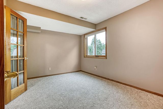 7842 20th Street N, Oakdale, MN 55128