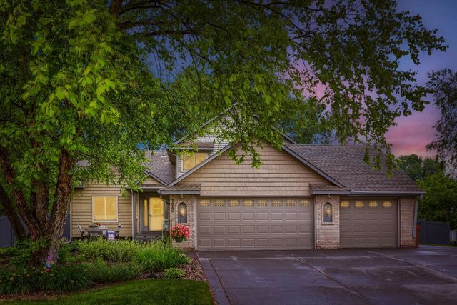 7842 20th Street N, Oakdale, MN 55128