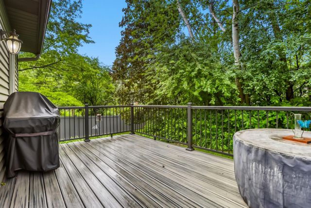 7842 20th Street N, Oakdale, MN 55128