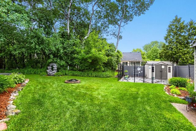 7842 20th Street N, Oakdale, MN 55128