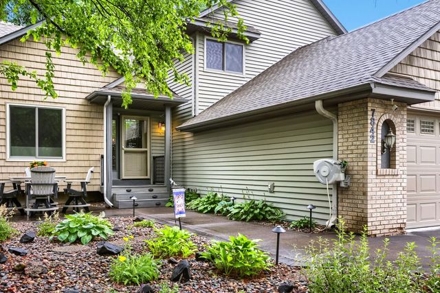 7842 20th Street N, Oakdale, MN 55128