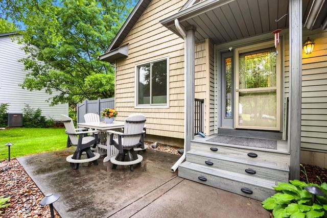 7842 20th Street N, Oakdale, MN 55128