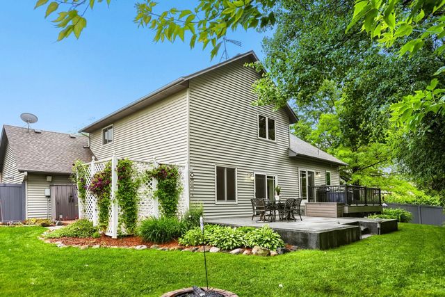 7842 20th Street N, Oakdale, MN 55128