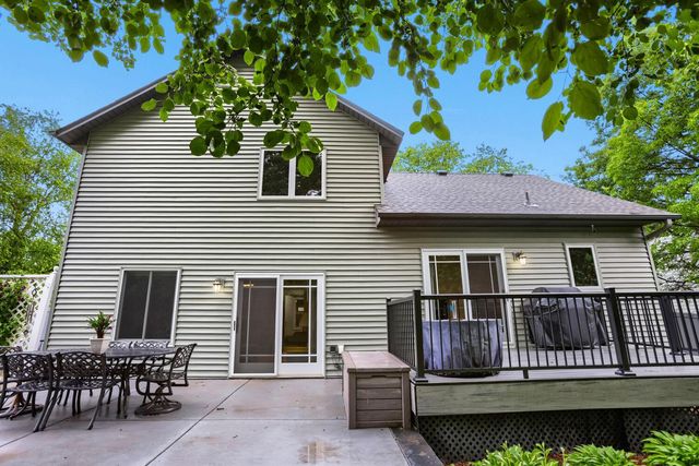 7842 20th Street N, Oakdale, MN 55128