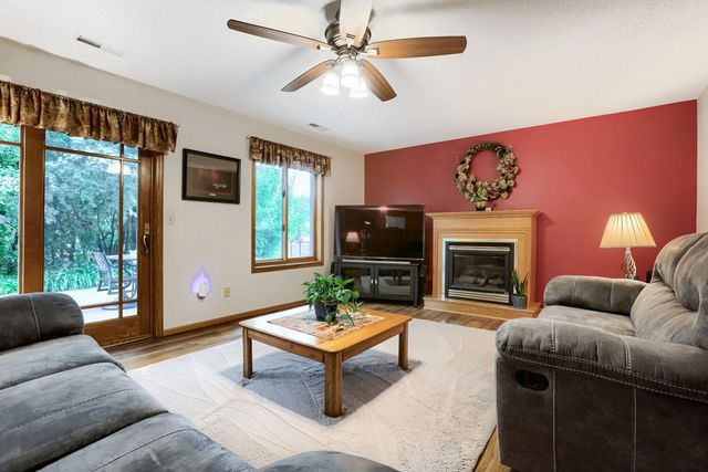7842 20th Street N, Oakdale, MN 55128