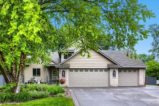 7842 20th Street N, Oakdale, MN 55128