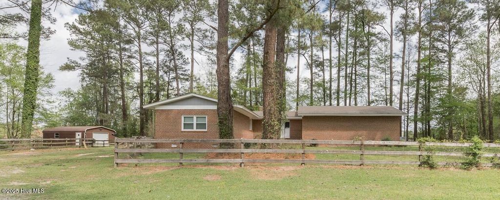 191 Sunset Road, Wallace, NC 28466