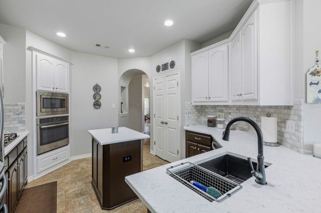 10802 Saint Annes Drive, Rowlett, TX 75089