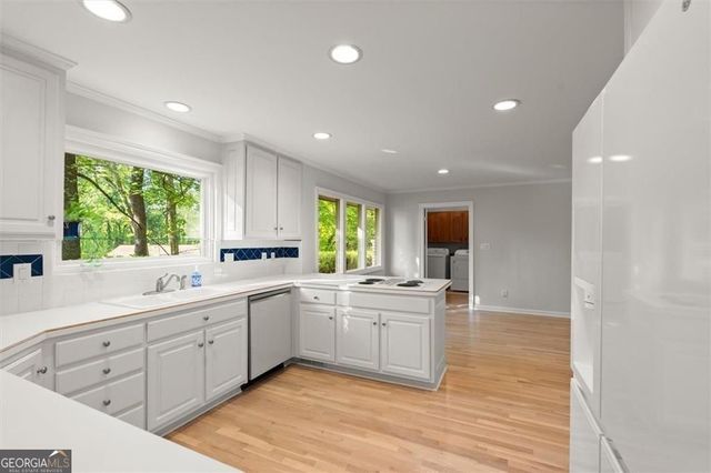 1096 Oxford Crescent NE, Atlanta, GA 30319