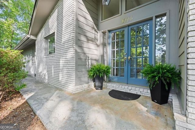 1096 Oxford Crescent NE, Atlanta, GA 30319