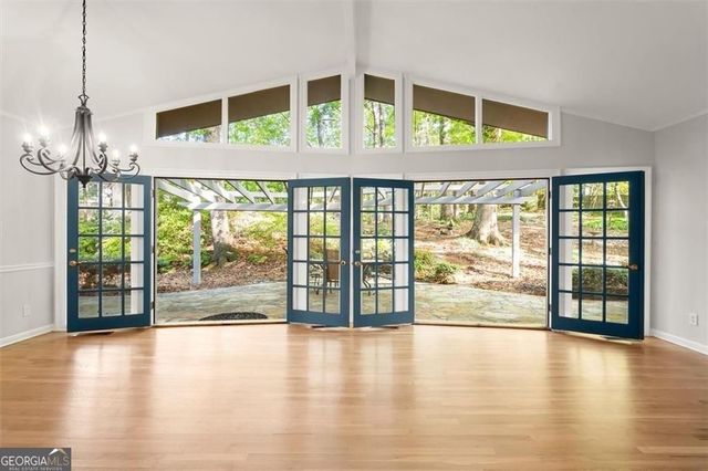 1096 Oxford Crescent NE, Atlanta, GA 30319