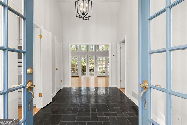 1096 Oxford Crescent NE, Atlanta, GA 30319