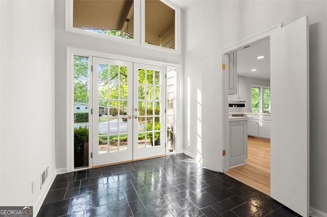 1096 Oxford Crescent NE, Atlanta, GA 30319