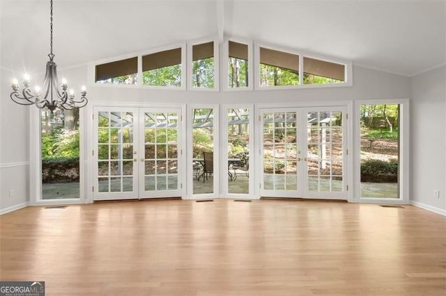 1096 Oxford Crescent NE, Atlanta, GA 30319