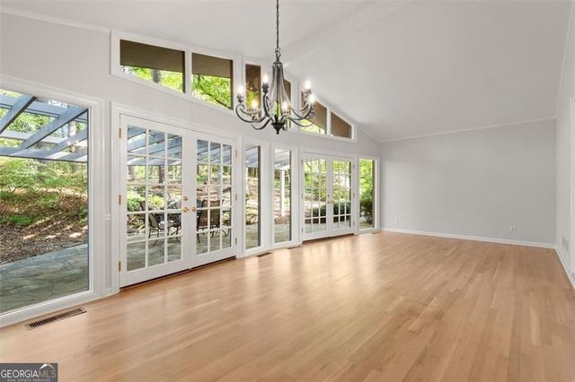 1096 Oxford Crescent NE, Atlanta, GA 30319