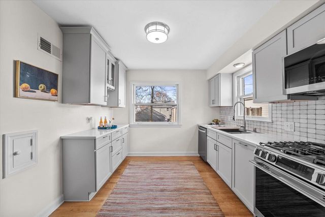 6165 N Santa Monica BOULEVARD, Whitefish Bay, WI 53217