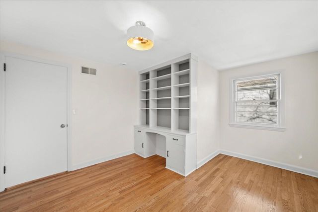 6165 N Santa Monica BOULEVARD, Whitefish Bay, WI 53217