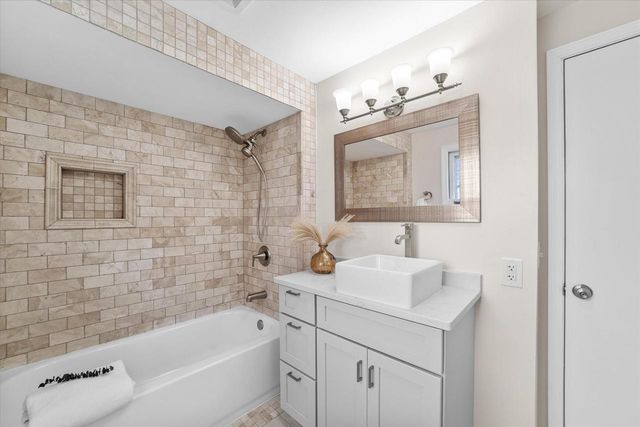 6165 N Santa Monica BOULEVARD, Whitefish Bay, WI 53217