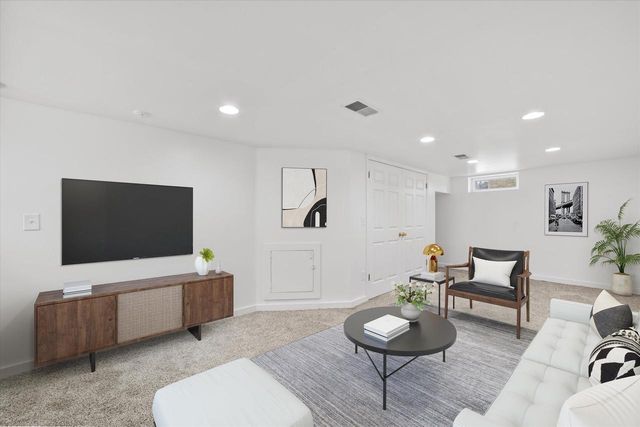 6165 N Santa Monica BOULEVARD, Whitefish Bay, WI 53217