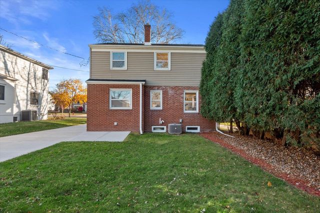 6165 N Santa Monica BOULEVARD, Whitefish Bay, WI 53217