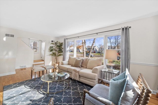 6165 N Santa Monica BOULEVARD, Whitefish Bay, WI 53217