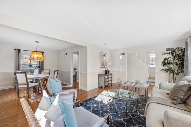 6165 N Santa Monica BOULEVARD, Whitefish Bay, WI 53217