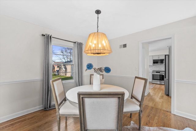 6165 N Santa Monica BOULEVARD, Whitefish Bay, WI 53217