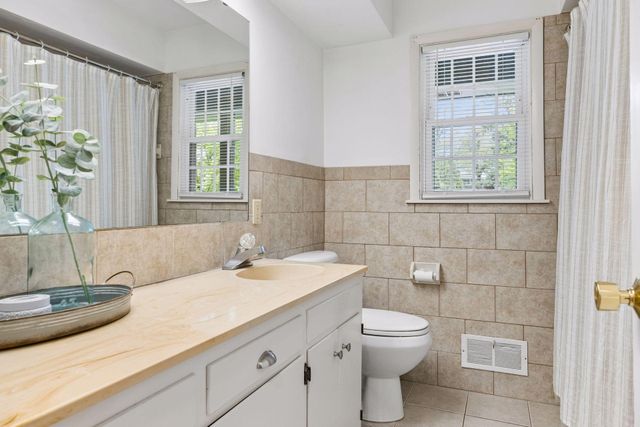 522 Shadyway Road, Wayzata, MN 55391
