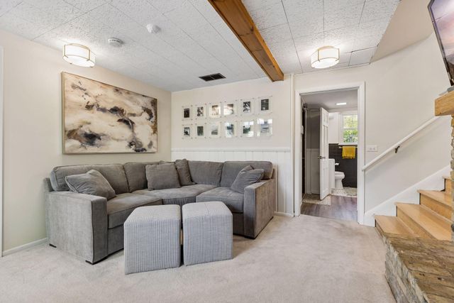 522 Shadyway Road, Wayzata, MN 55391