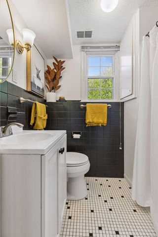 522 Shadyway Road, Wayzata, MN 55391