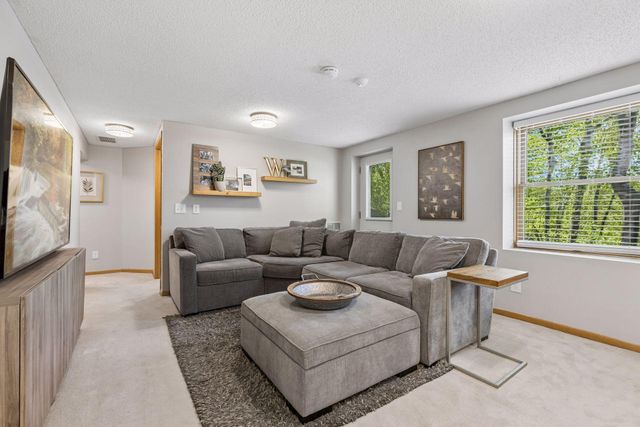 522 Shadyway Road, Wayzata, MN 55391