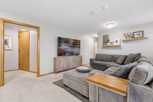 522 Shadyway Road, Wayzata, MN 55391