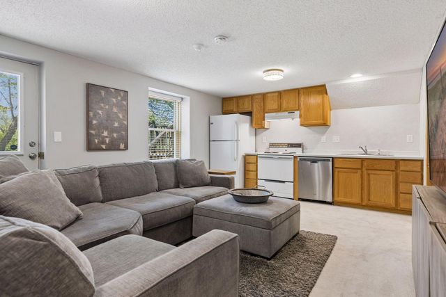 522 Shadyway Road, Wayzata, MN 55391