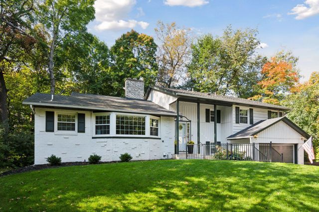 522 Shadyway Road, Wayzata, MN 55391