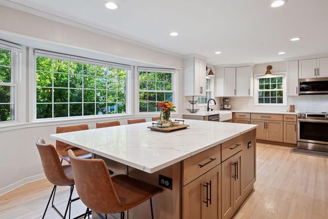 522 Shadyway Road, Wayzata, MN 55391