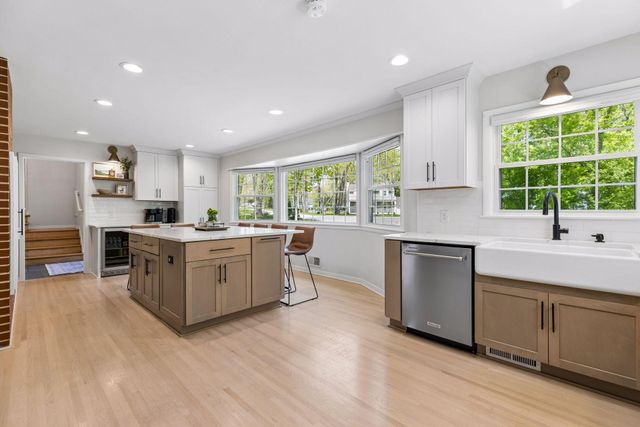522 Shadyway Road, Wayzata, MN 55391