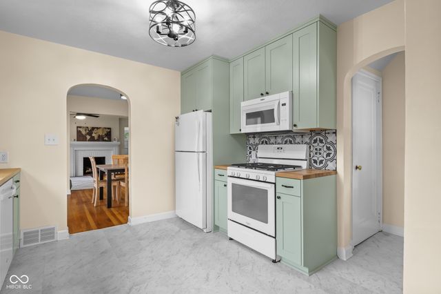 2645 Washington Street, Columbus, IN 47201
