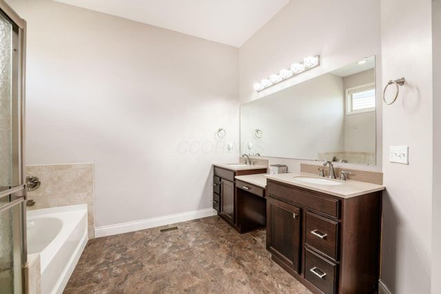 886 Ballater Drive, Delaware, OH 43015