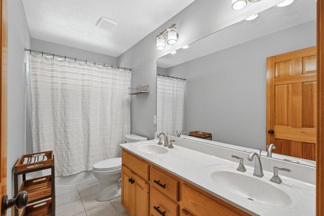 7319 Fawn Hill Road, Chanhassen, MN 55317