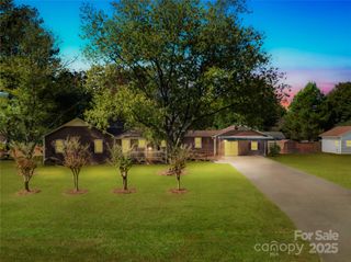 700 Chestnut Lane, Matthews, NC 28104