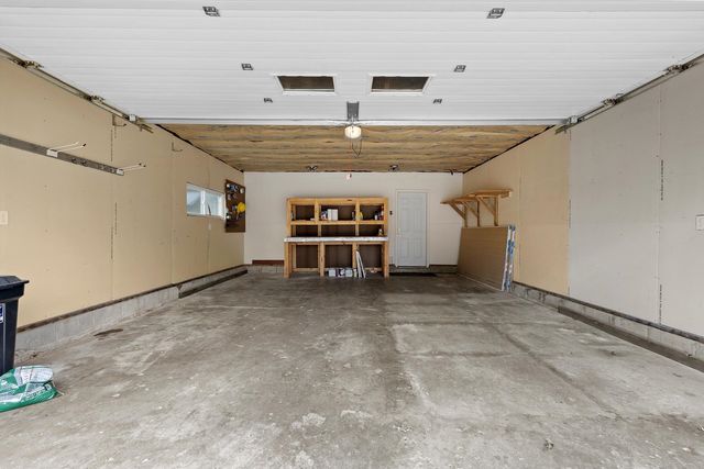 305 18TH ST NW, Minot, ND 58703