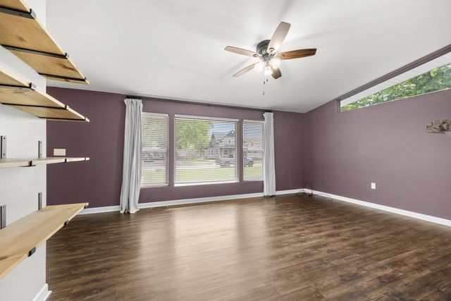 305 18TH ST NW, Minot, ND 58703