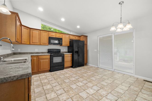 305 18TH ST NW, Minot, ND 58703