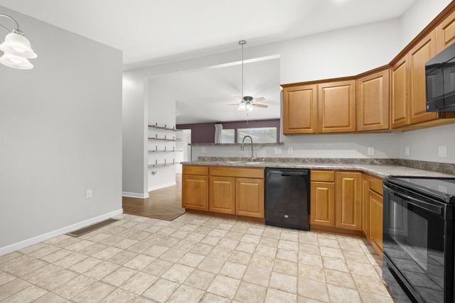 305 18TH ST NW, Minot, ND 58703