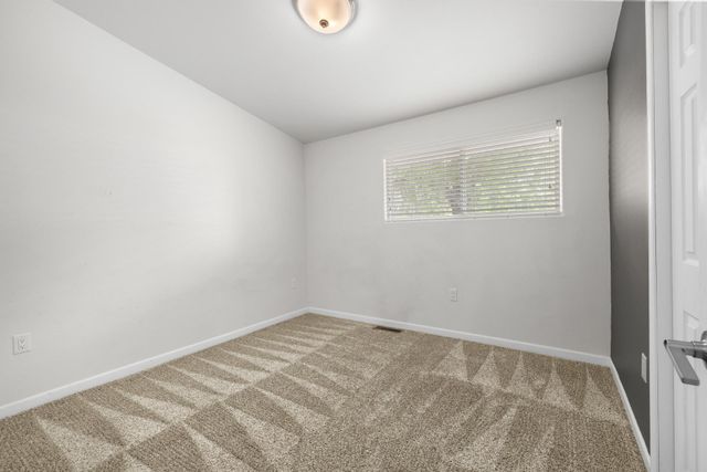 305 18TH ST NW, Minot, ND 58703