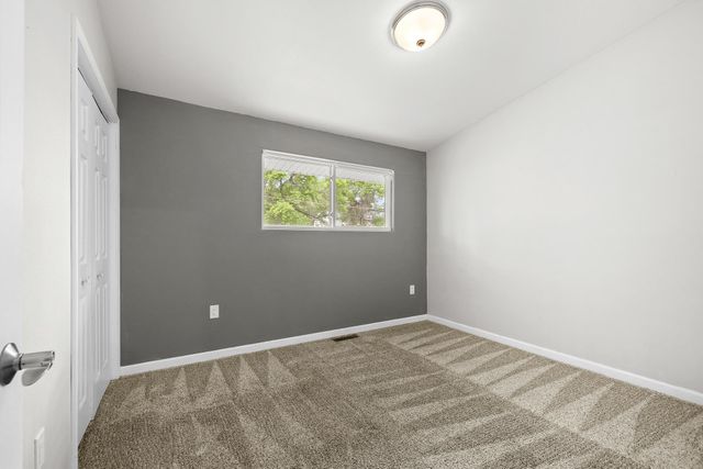 305 18TH ST NW, Minot, ND 58703