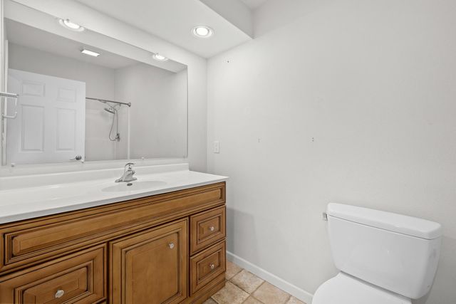 305 18TH ST NW, Minot, ND 58703