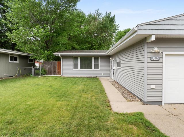 305 18TH ST NW, Minot, ND 58703