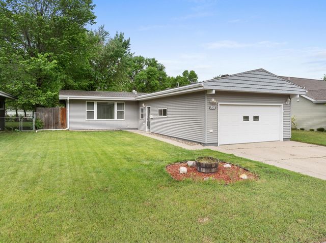 305 18TH ST NW, Minot, ND 58703
