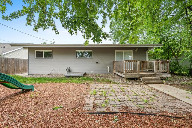 305 18TH ST NW, Minot, ND 58703